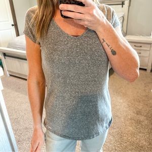 Hollister Gray Short Sleeve V-Neck Tee Size Medium